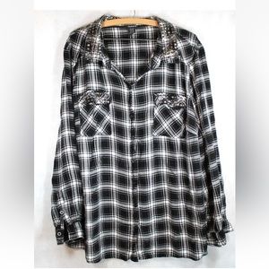 TORRID Gingham Flannel Shirt Black White Plaid Studs Long Sleeve Womens Size 3